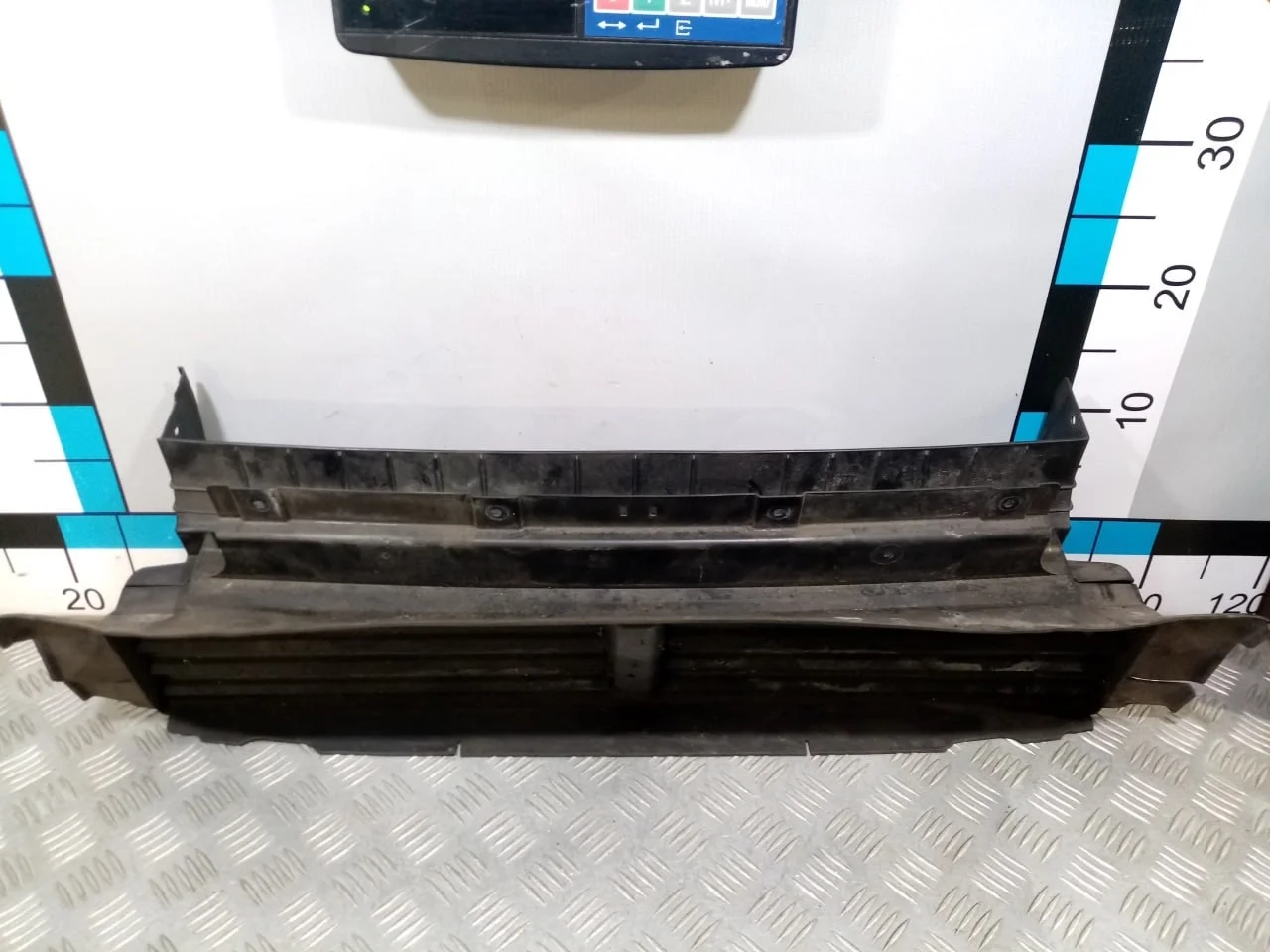 [Б/У] Дефлектор воздушный - (Состояние: в сборе 1718060) [ХОРОШЕЕ] [Код: 00530866 ]