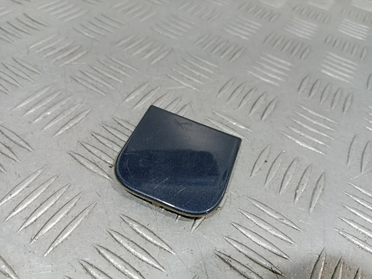 [Б/У] Заглушка крюка заднего бампера [Код: 00678695 ]