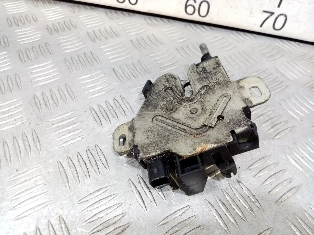 [Б/У] Замок капота FORD [Код: 00530887 ]