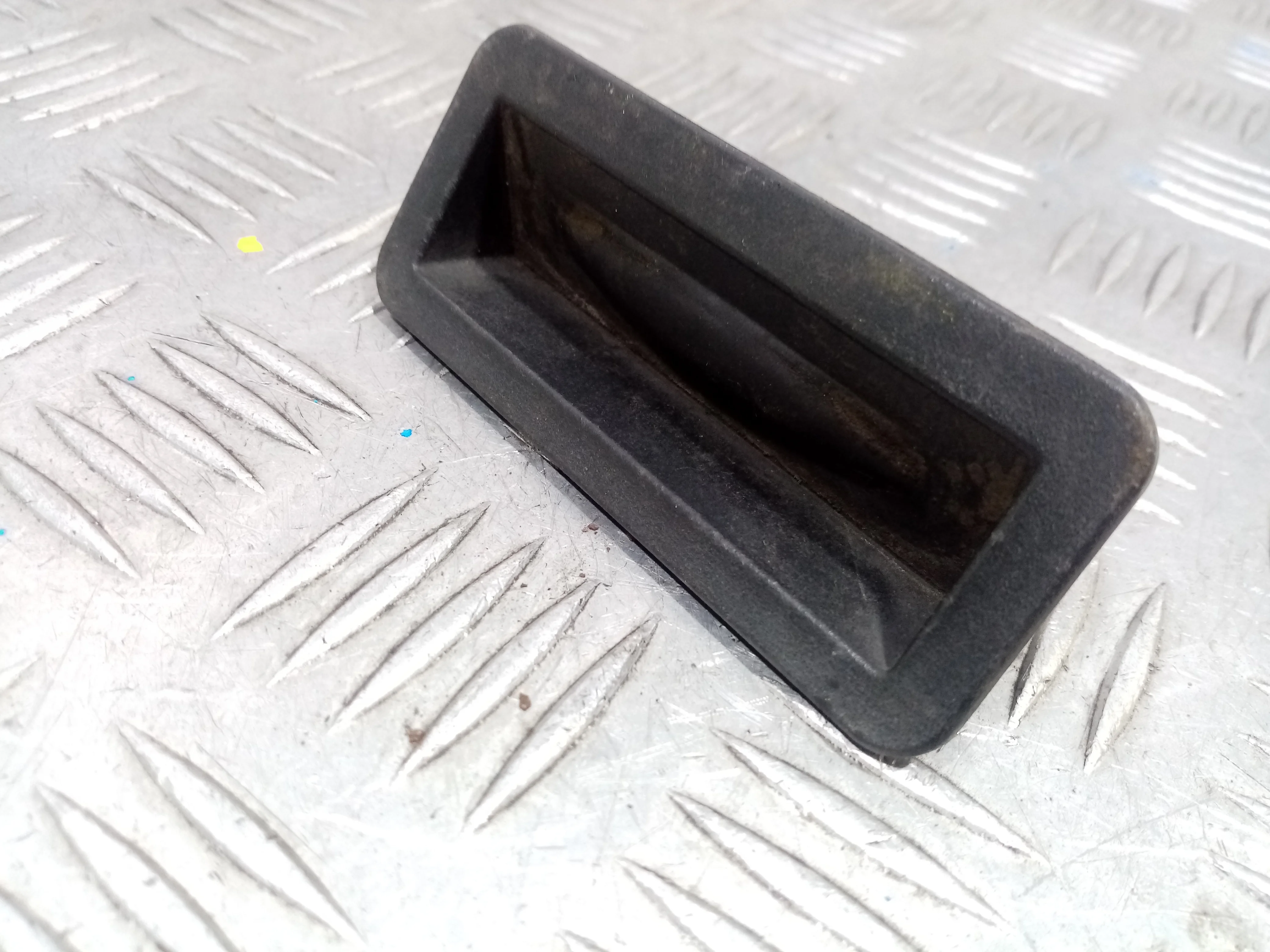 [Б/У] Кнопка крышки багажника Ford [Код: 00410695 ]