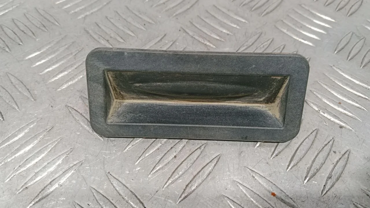 [Б/У] Кнопка крышки багажника Ford [Код: 00415500 ]