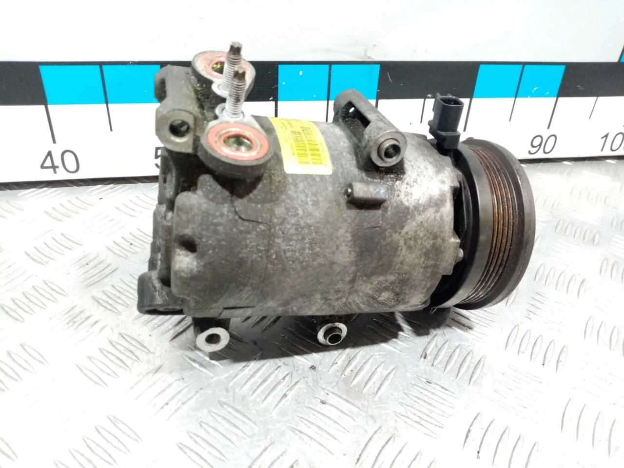 [Б/У] Компрессор кондиционера - (Состояние: заклеена трещина разъеме) [ХОРОШЕЕ] [Код: 00626175 ]