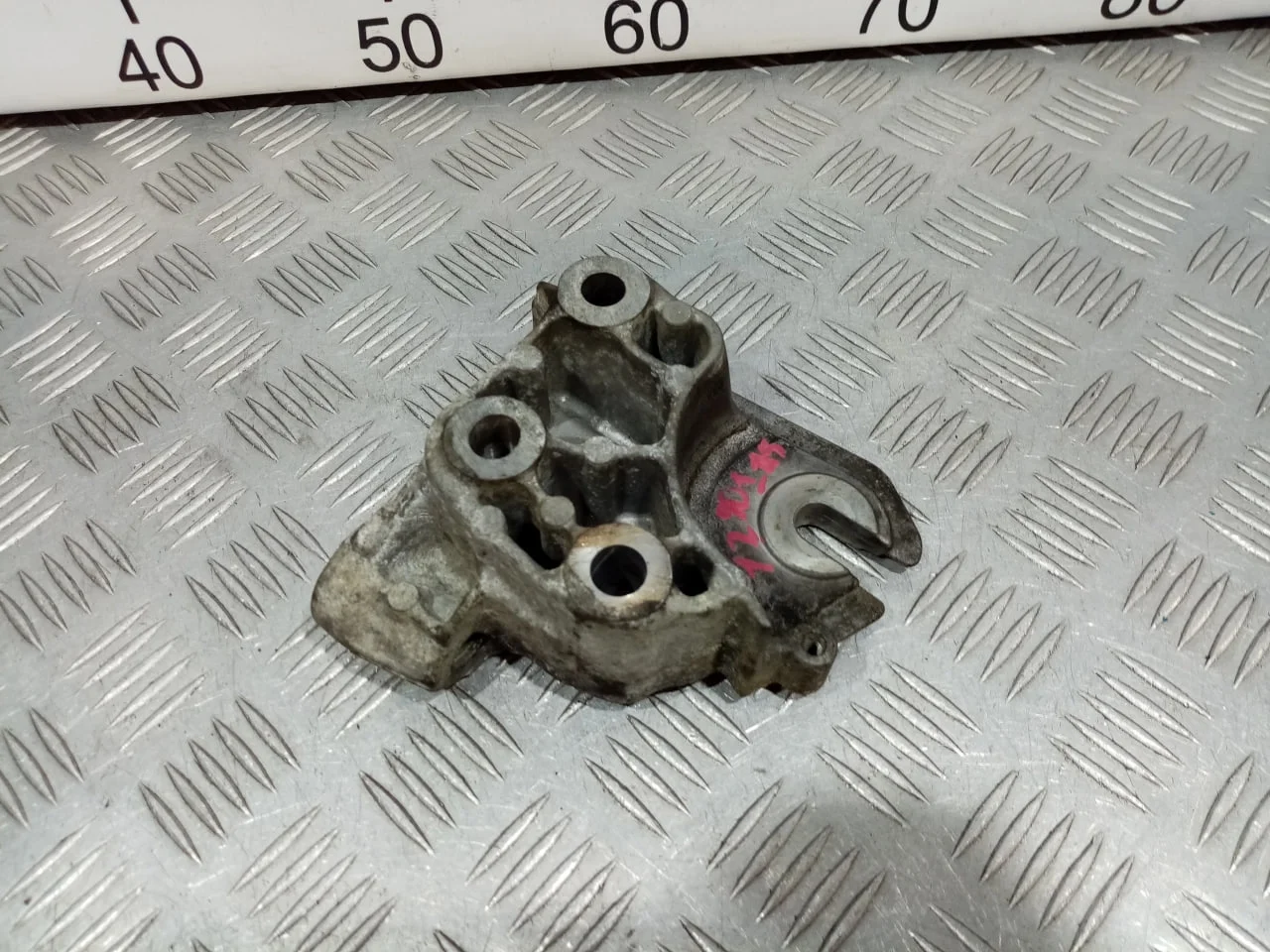 [Б/У] Кронштейн двигателя правый Ford [Код: 00626884 ]