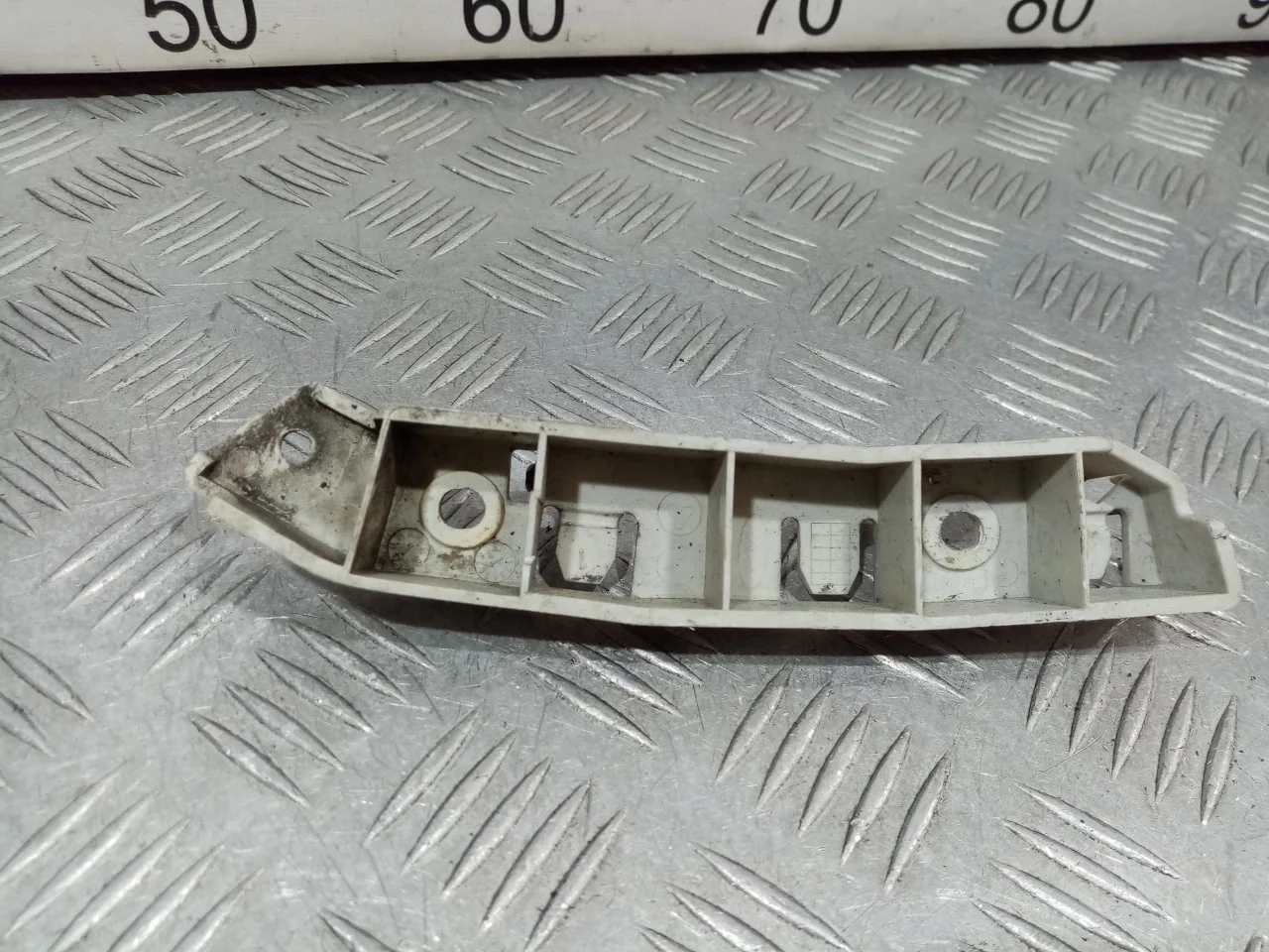 [Б/У] Кронштейн переднего бампера левый [Код: 00658028 ]