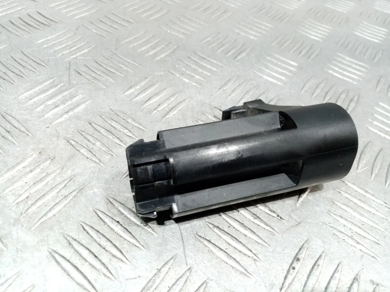 [Б/У] Кронштейн радиатора [Код: 00656699 ]