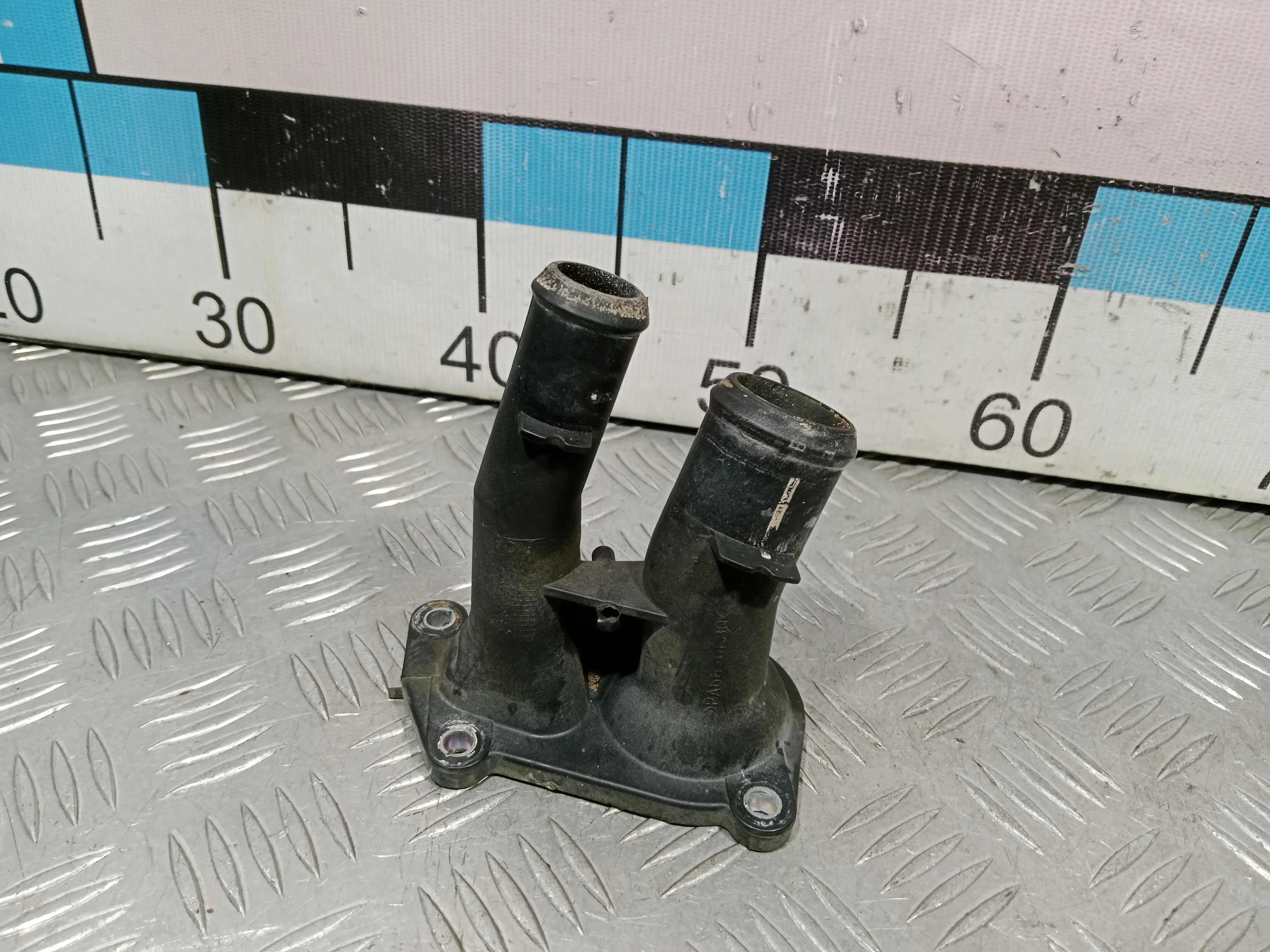 [Б/У] Крышка термостата Ford [Код: 00410398 ]