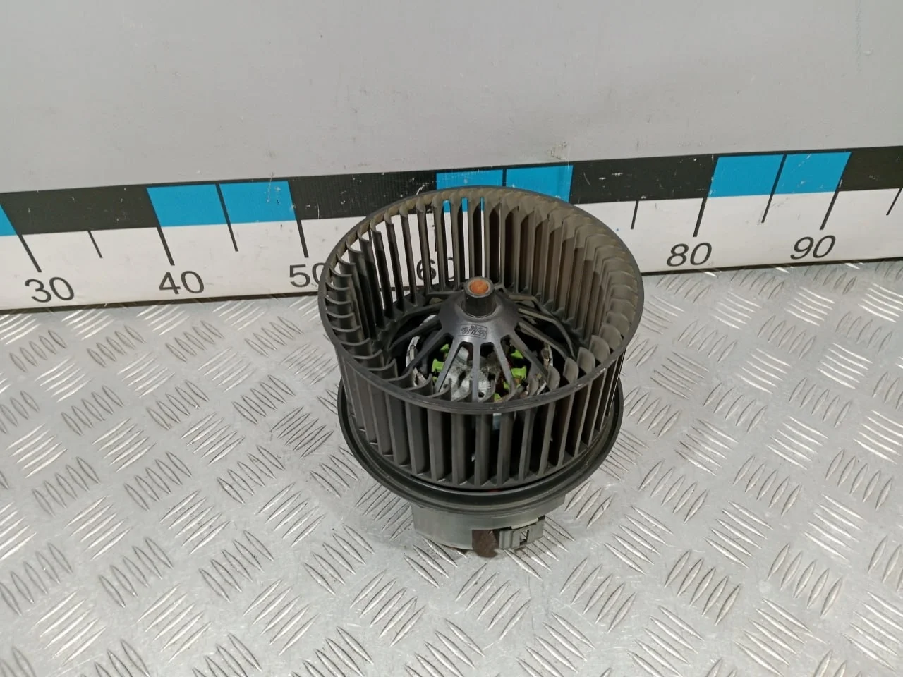 [Б/У] Моторчик отопителя Ford [Код: 00685848 ]