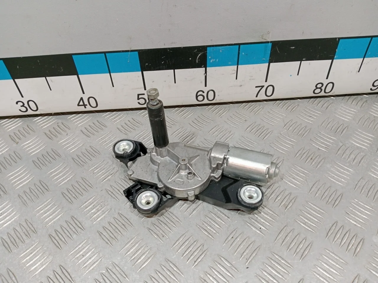 [Б/У] Моторчик стеклоочистителя задний FORD - (Состояние: Незначительные дефекты) [Код: 00675940 ]