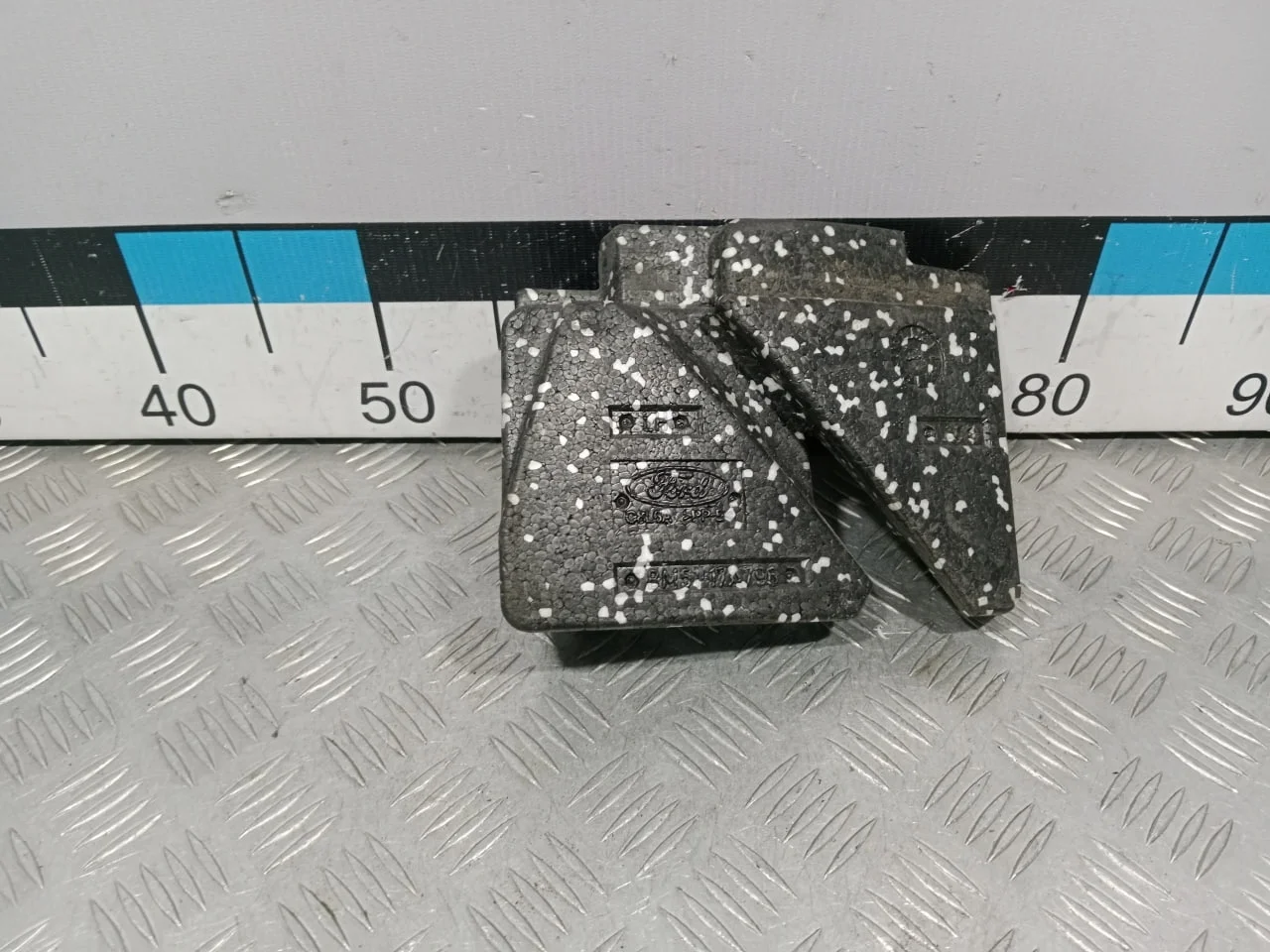 [Б/У] Наполнитель переднего бампера левый [Код: 00517301 ]