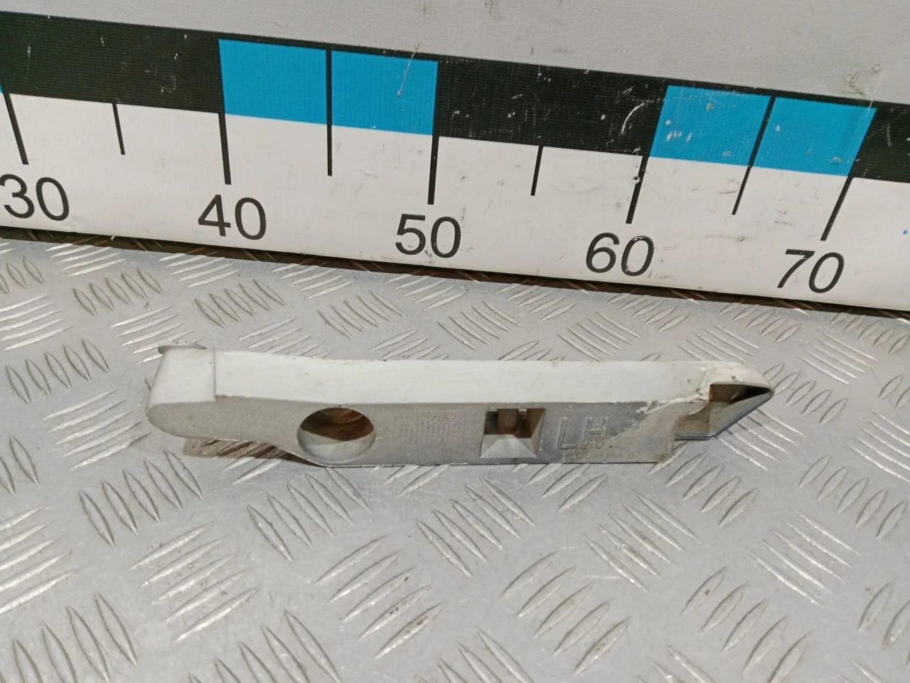 [Б/У] Направляющая переднего бампера левая Focus 2 [Код: 00681017 ]