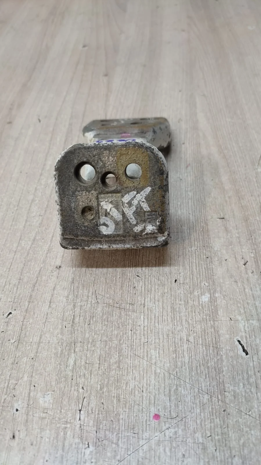 [Б/У] Петля двери задней левой нижняя Ford [Код: 00435017 ]