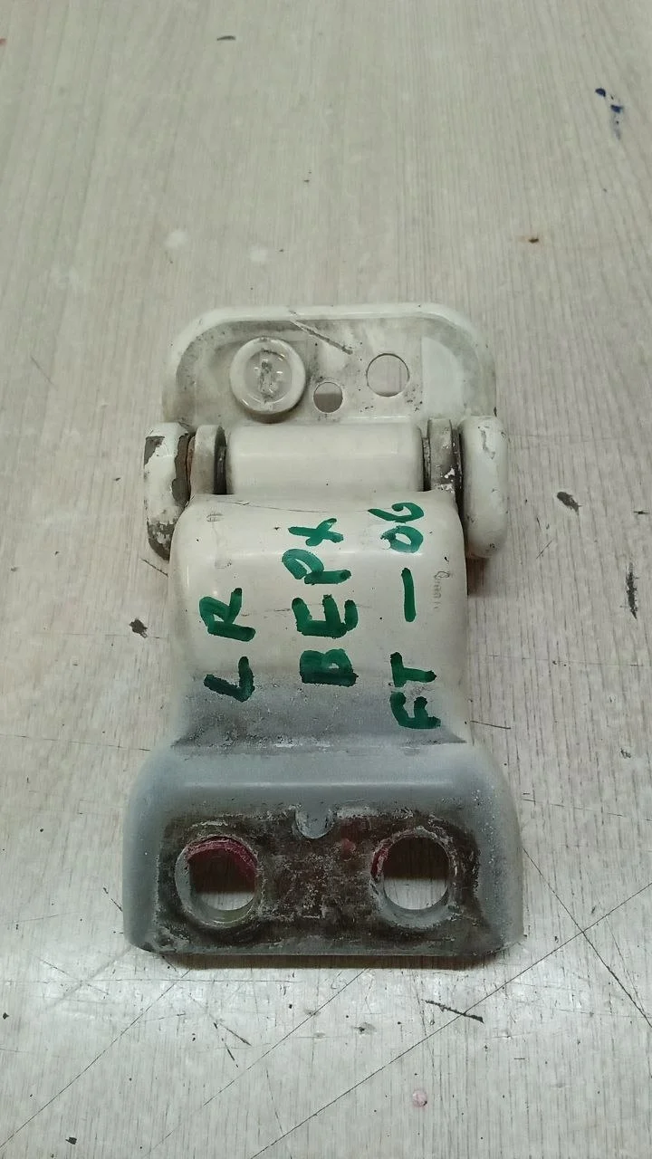 [Б/У] Петля задней двери левая верхняя Ford Transit [Код: 00627137 ]