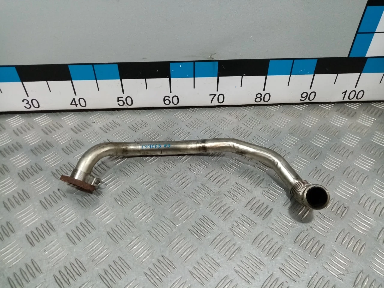 [Б/У] Трубка картерных газов Ford - Небольшие примятости [Незначительные дефекты] [Код: 00626710 ]