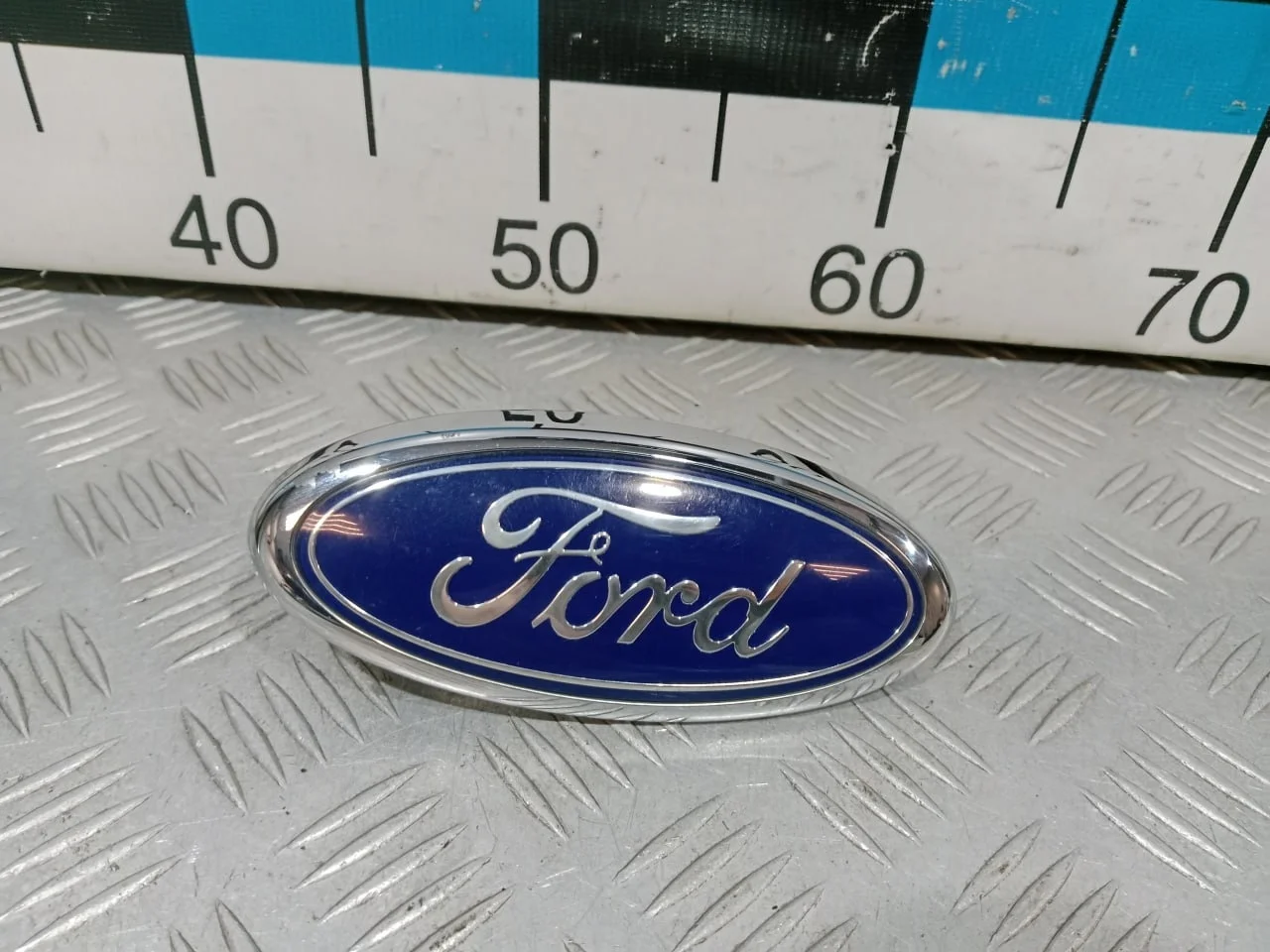 [Б/У] Эмблема на решетку радиатора FORD [Код: 00680773 ]