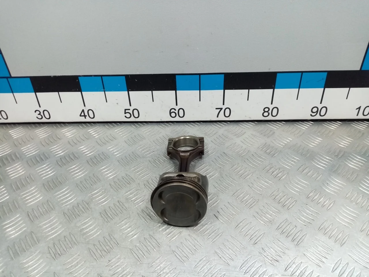 [ЧАСТЬ Б/У] Двигатель PNDA/IQDB Ford Focus III - Поршень с шатуном [Код: 00639879 ]