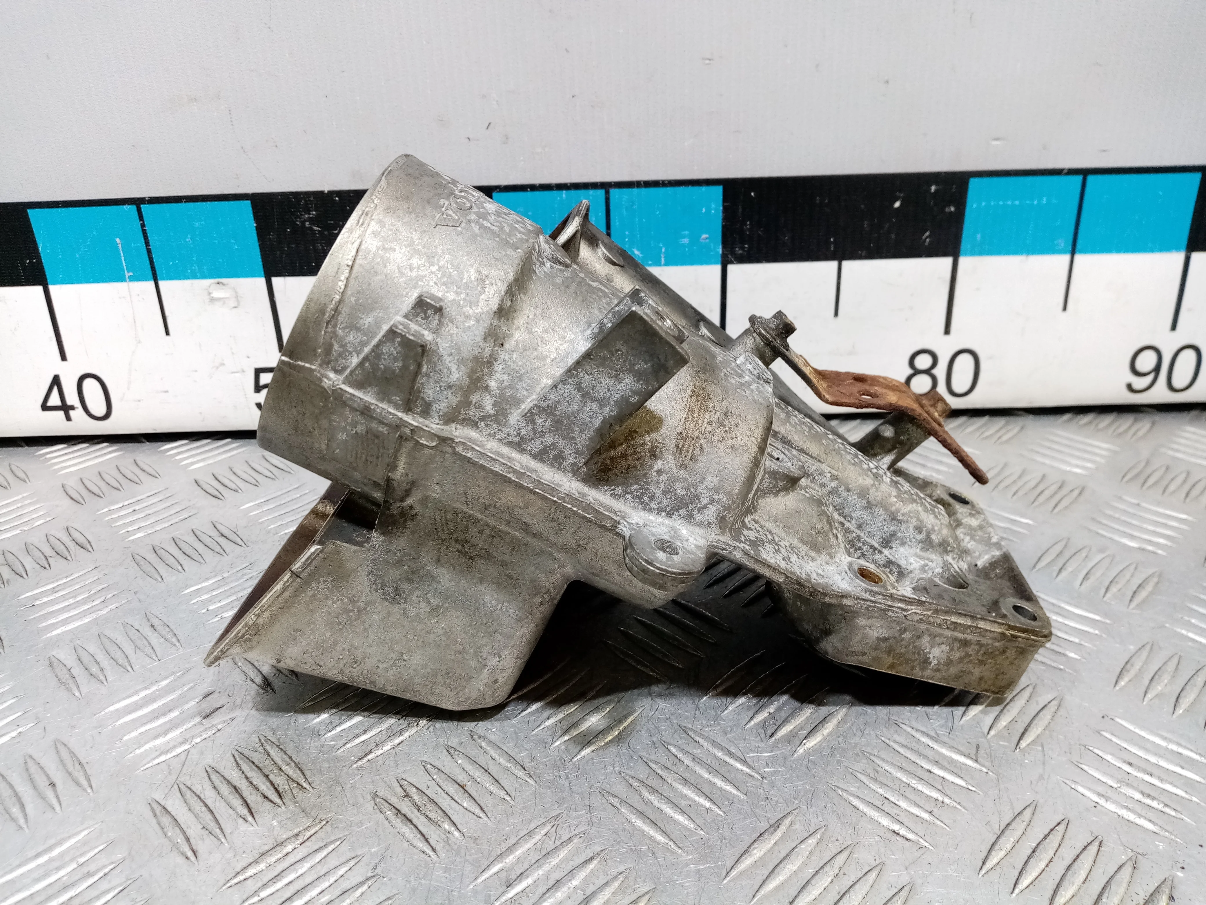 [ЧАСТЬ Б/У] Корпус масляного фильтра - (Состояние: только корпус , без сапуна ) [Код: 00477795 ]