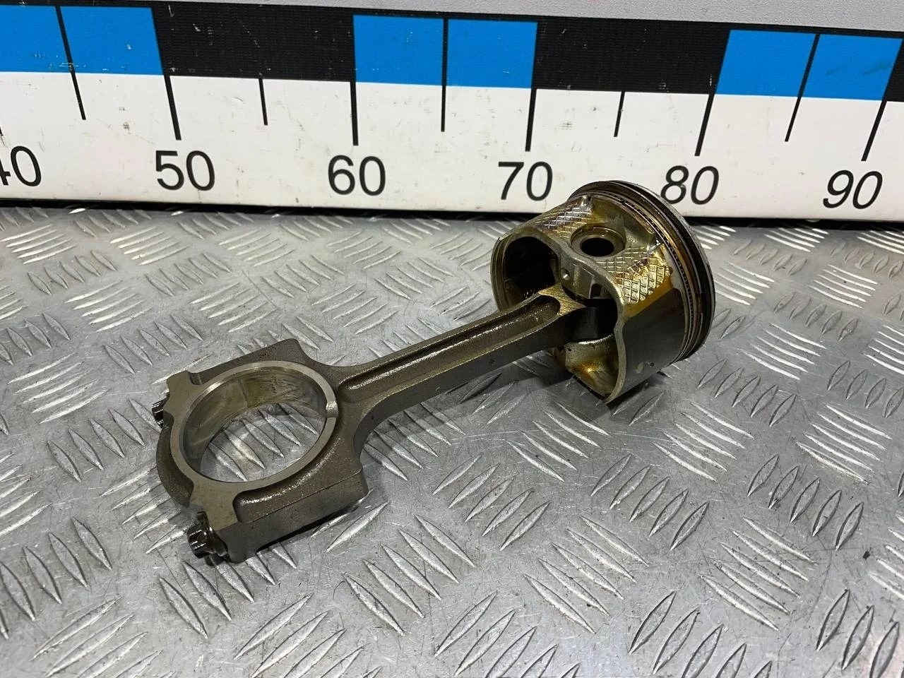 [ЧАСТЬ Б/У] Низ двигателя QQDB 1,8 - (Состояние: только поршень с шатуном) [Код: 00641874 ]