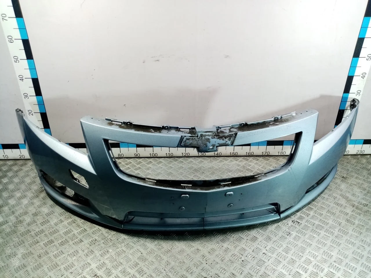 [Б/У] Бампер передний Cruze - (Состояние: трещины в нижней части) [Под ремонт] [Код: 00529328 ]