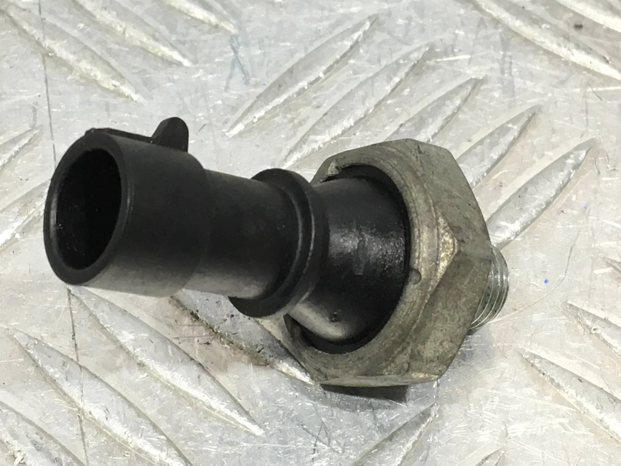 [Б/У] Датчик давления масла [Код: 00588712 ]