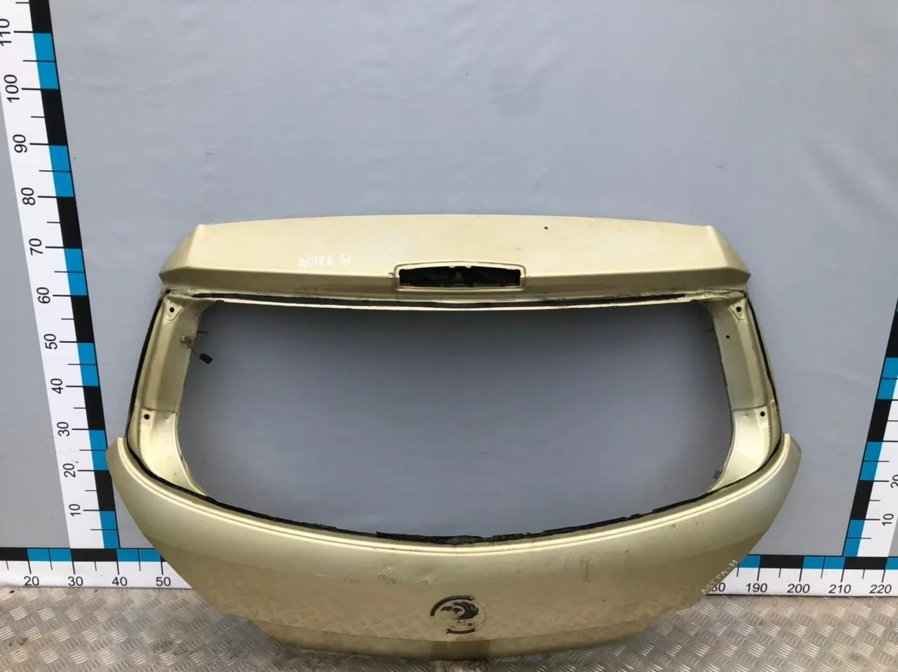 [Б/У] Дверь багажника Opel Astra H - маленькие вмятинки [Незначительные дефекты] [Код: 00317350 ]