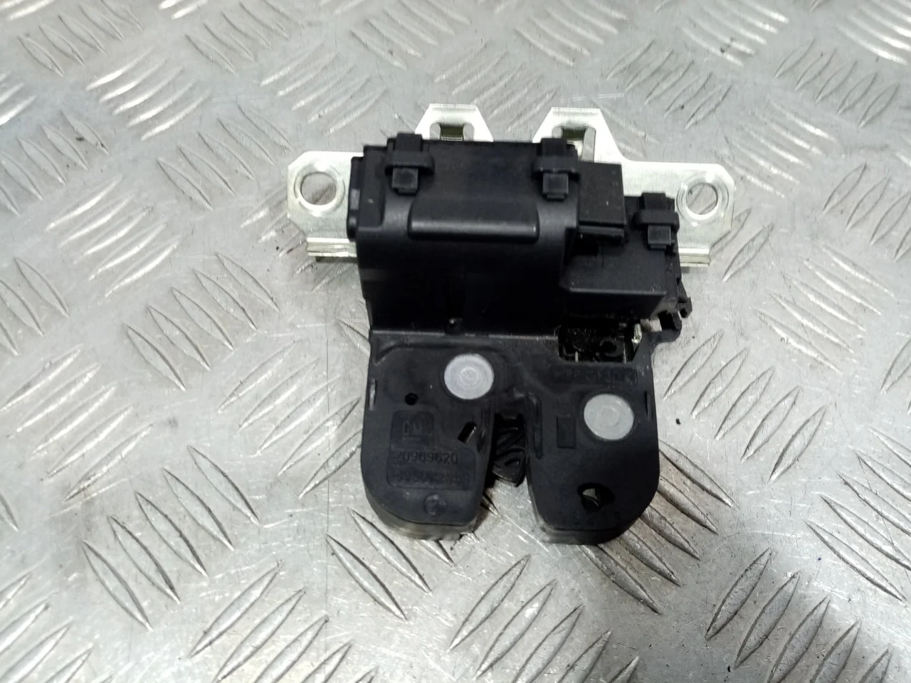 [Б/У] Замок багажника [Код: 00598555 ]