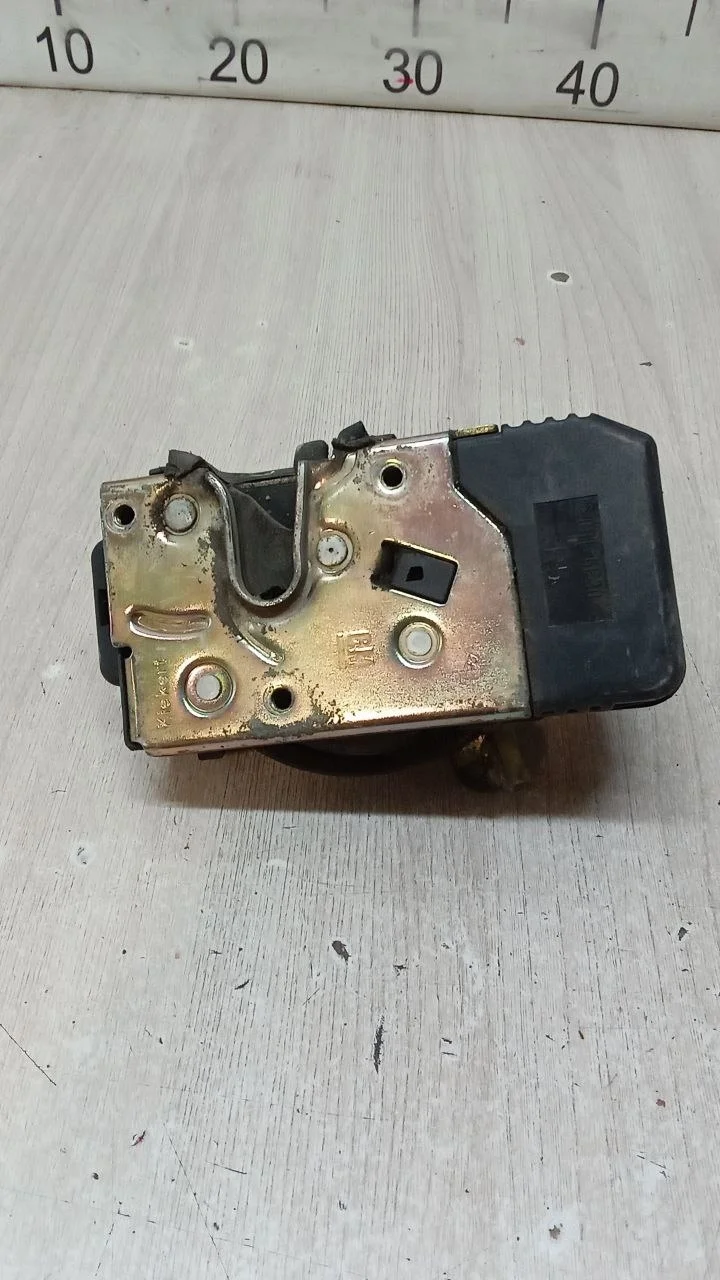 [Б/У] Замок двери передней правой Opel [Код: 00638653 ]