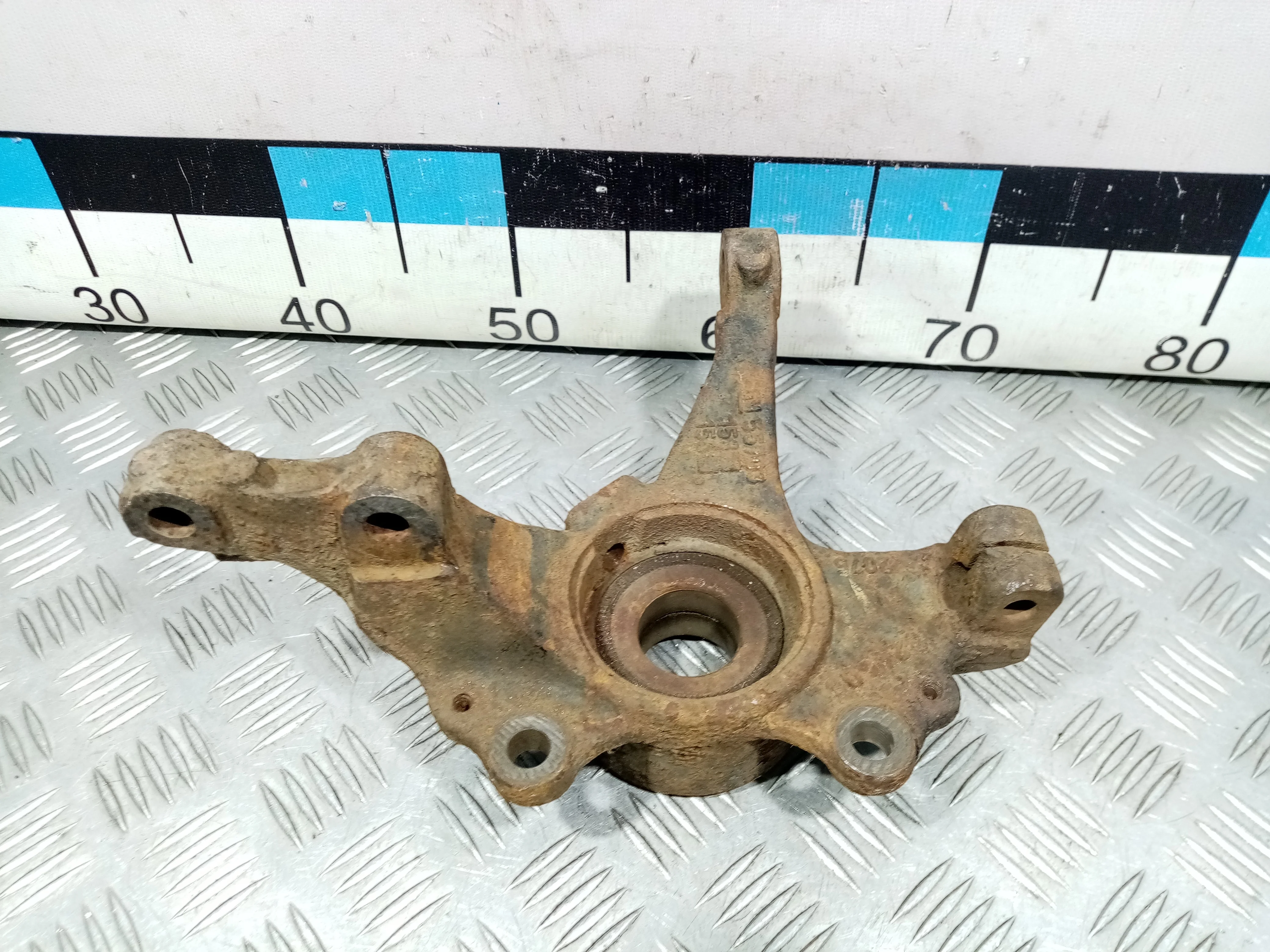 [Б/У] Кулак поворотный передний правый [Код: 00400974 ]