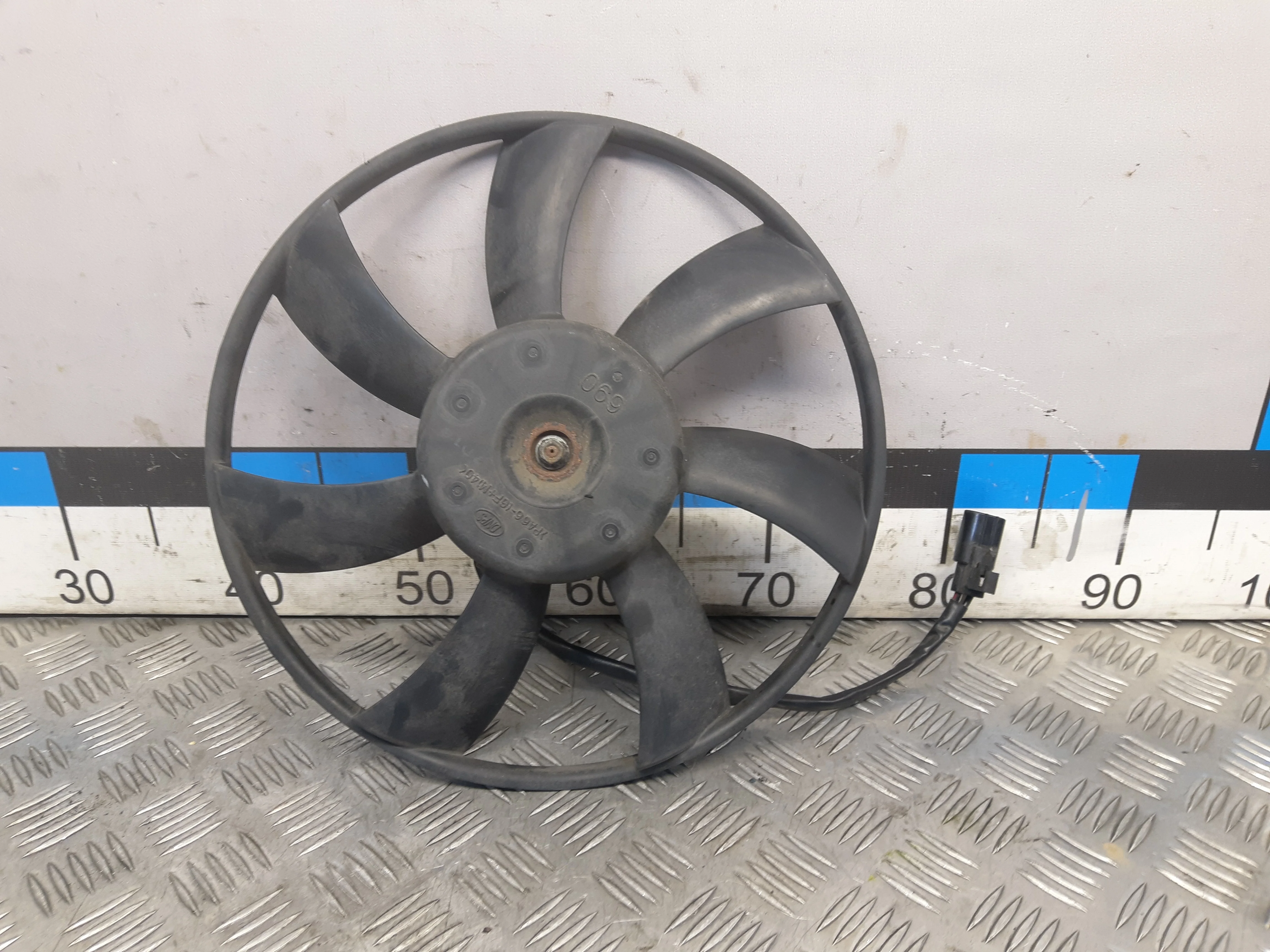 [Б/У] Моторчик вентилятора 2006-2010, Opel An - в сборе с крыльчаткой [Код: 00331861 ]