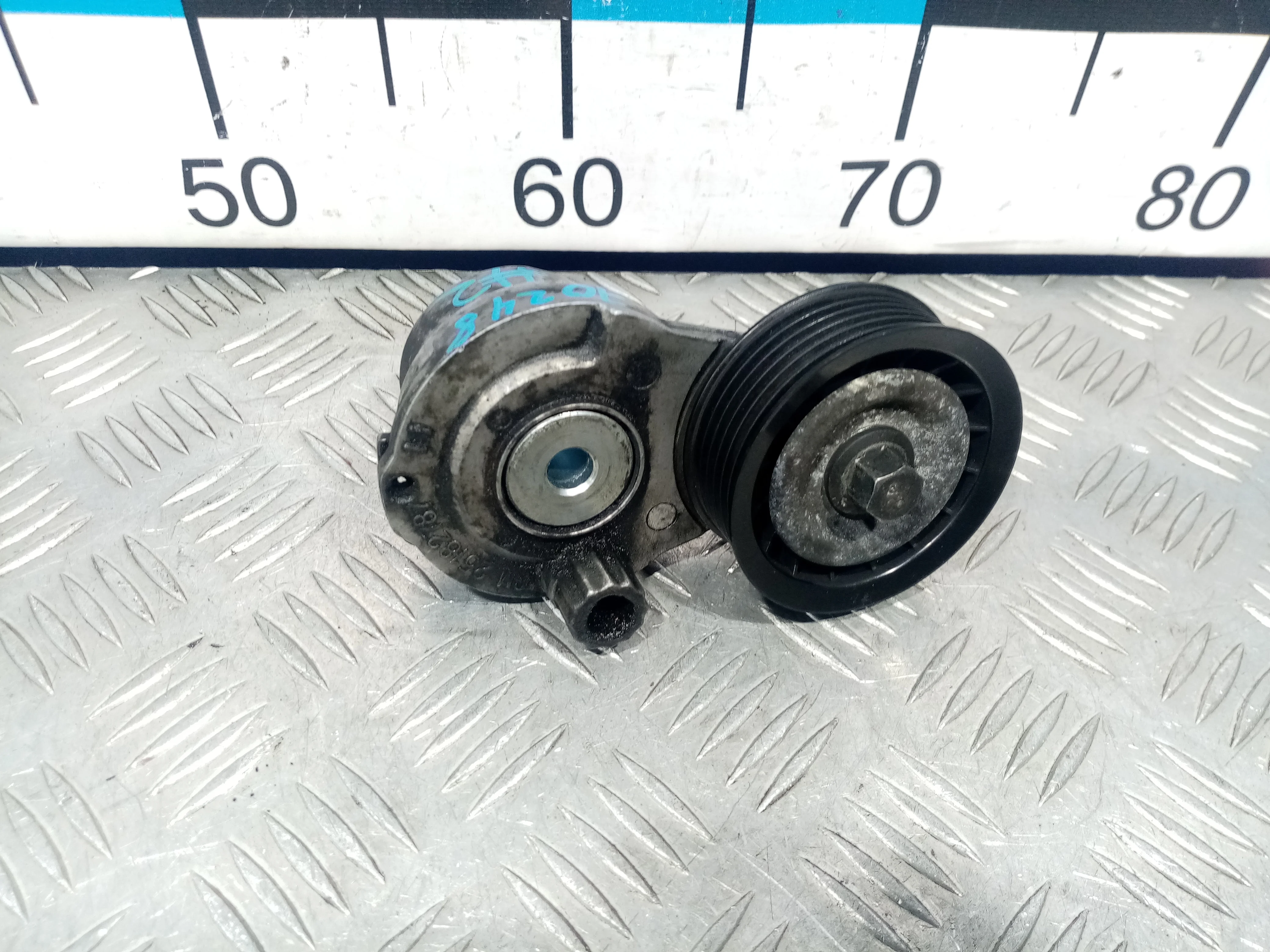 [Б/У] Натяжитель ремня [Код: 00421541 ]