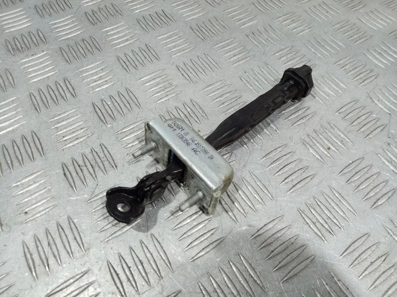 [Б/У] Ограничитель двери передний [Код: 00596670 ]