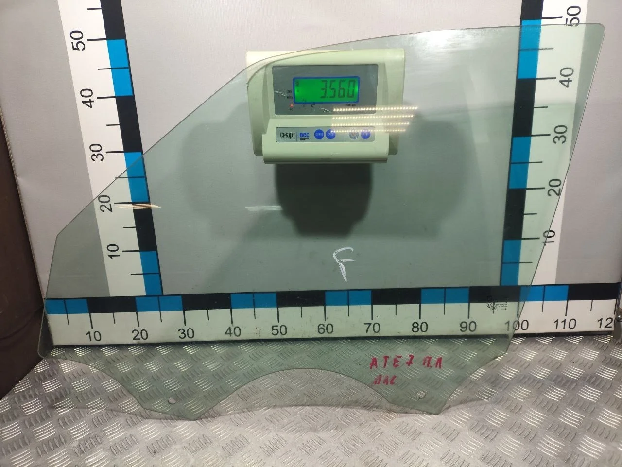 [Б/У] Стекло передней левой двери [Код: 00685179 ]