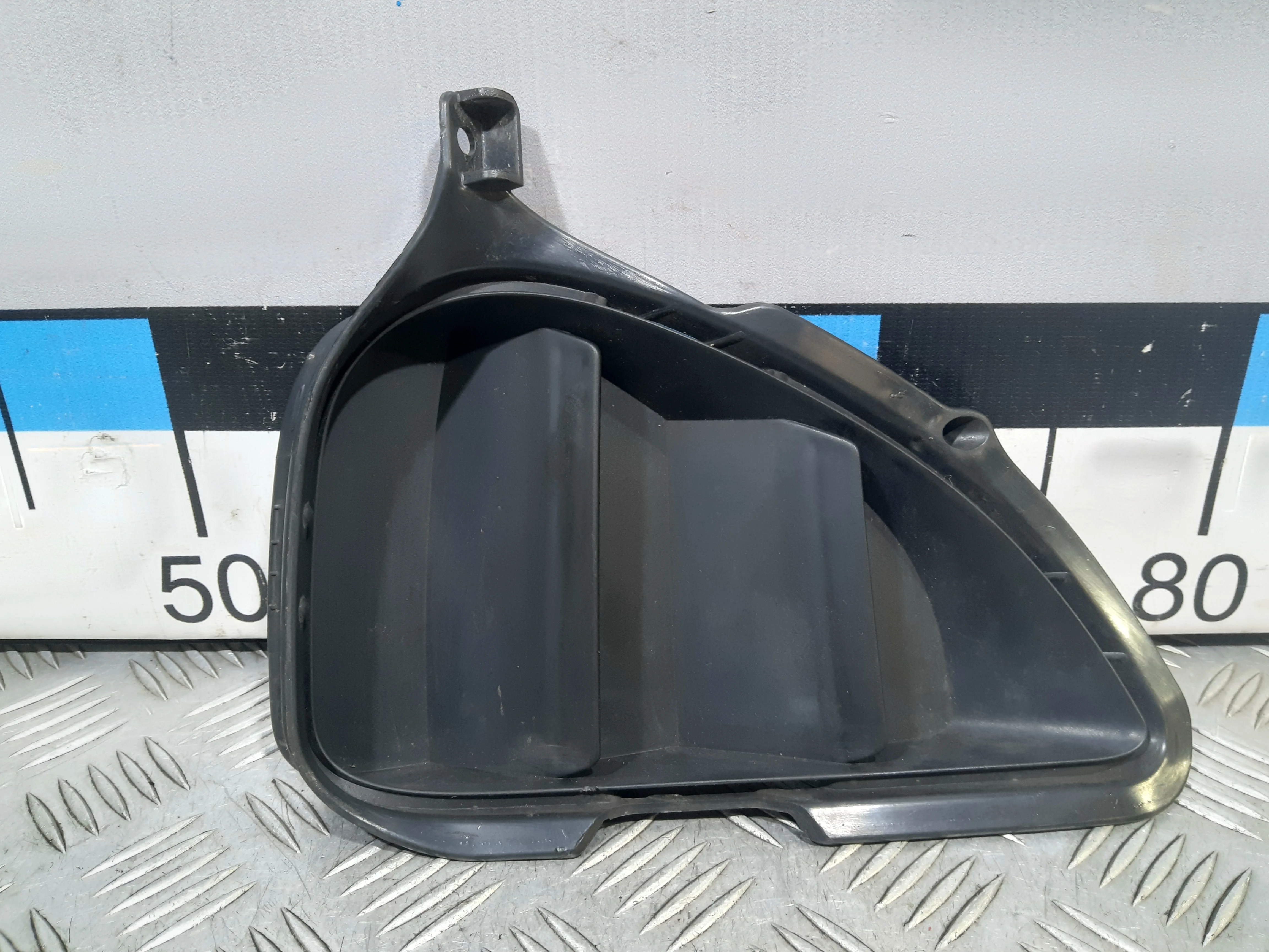 [Б/У] Заглушка бампера правая [Код: 00468486]