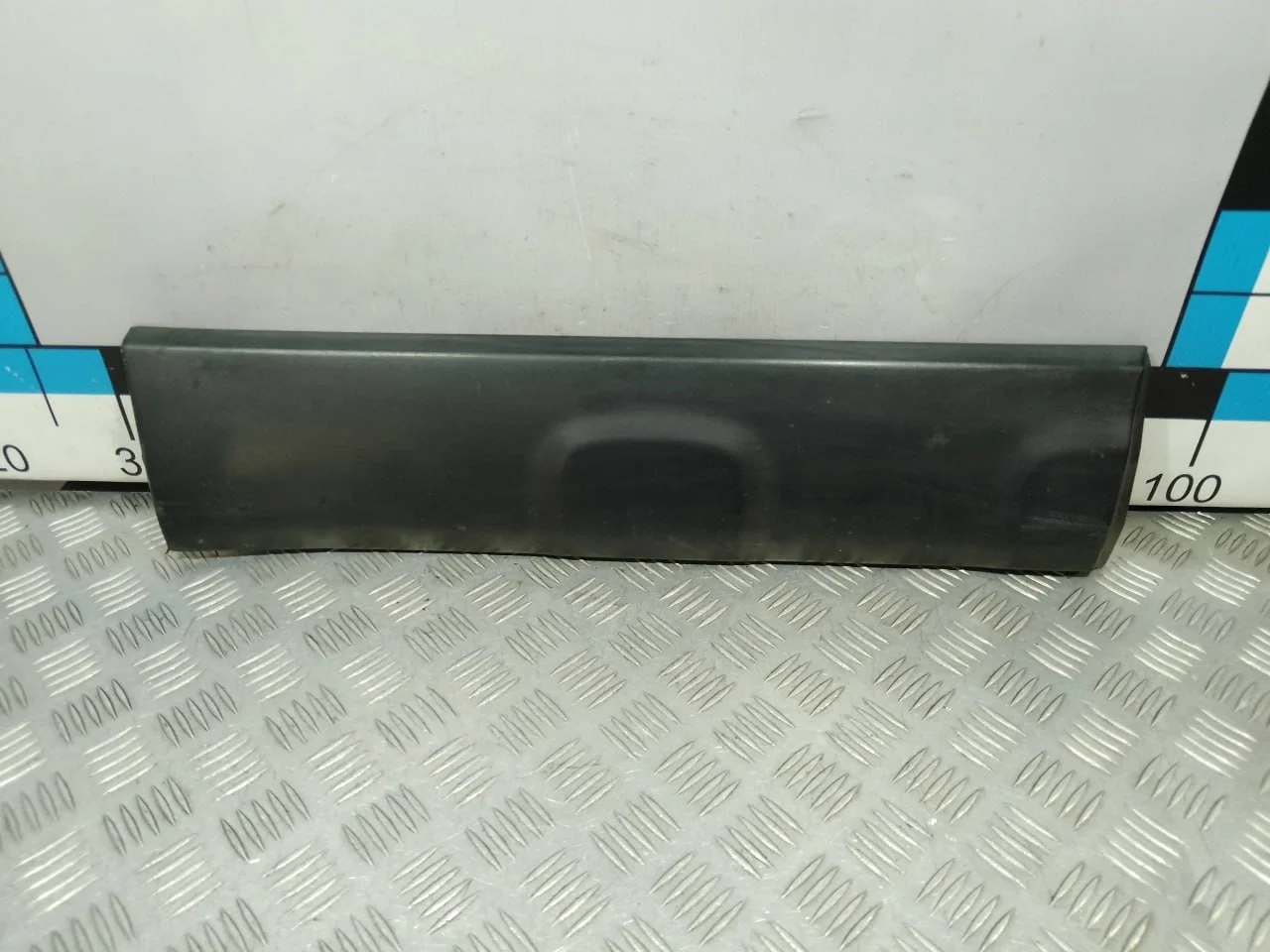 [Б/У] Накладка двери задней правой - Мелкие царапины [ХОРОШЕЕ] [Код: 00594323]