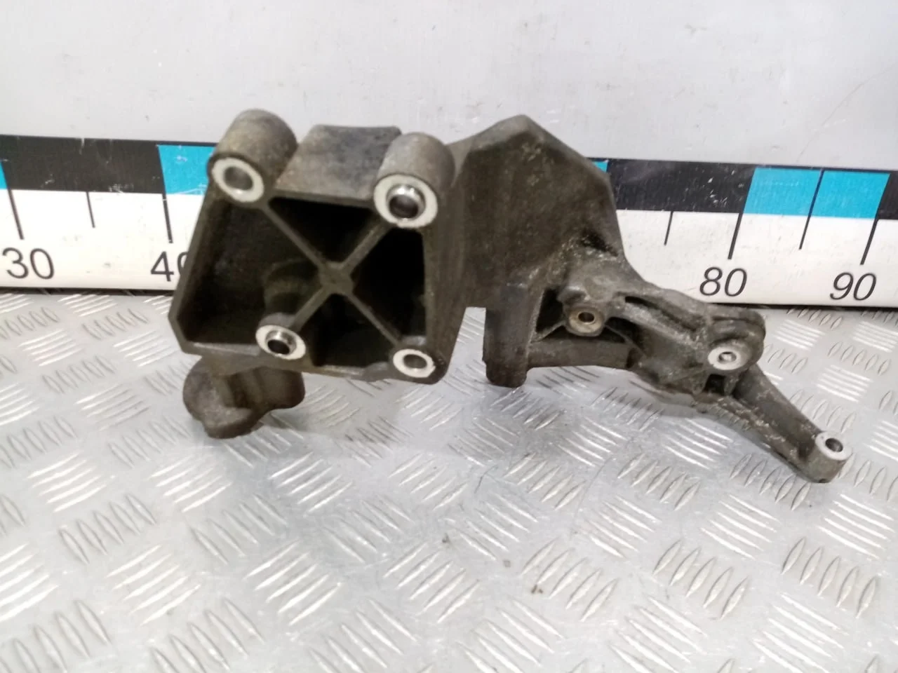 [Б/У] Кронштейн кондиционера [Код: 00576998 ]