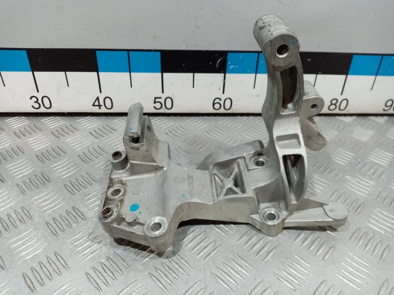 [Б/У] Кронштейн натяжителя ремня [Код: 00660413 ]