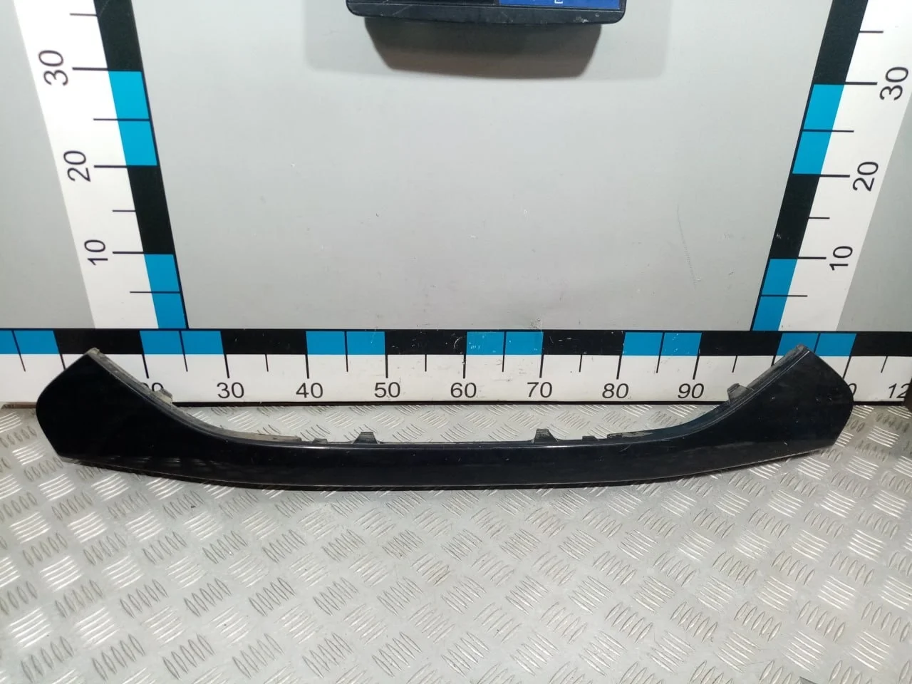 [Б/У] Накладка на решетку радиатора ix35 [Код: 00677150 ]