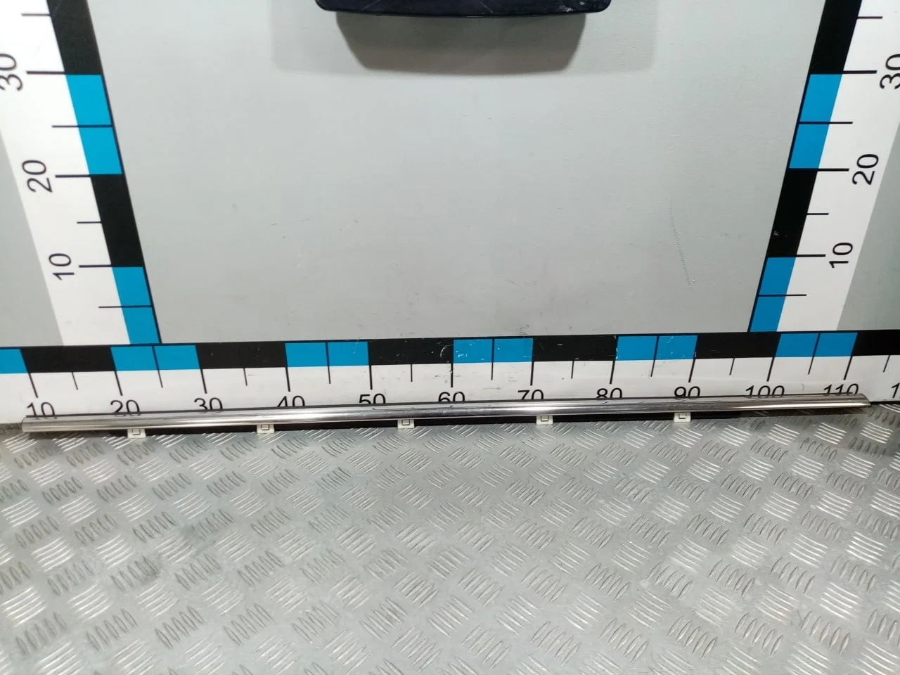 [Б/У] Накладка стекла переднего правого наружняя [Код: 00662582 ]