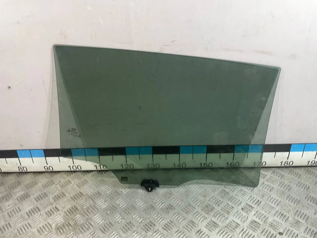 [Б/У] Стекло двери задней правой [Код: 00598971 ]