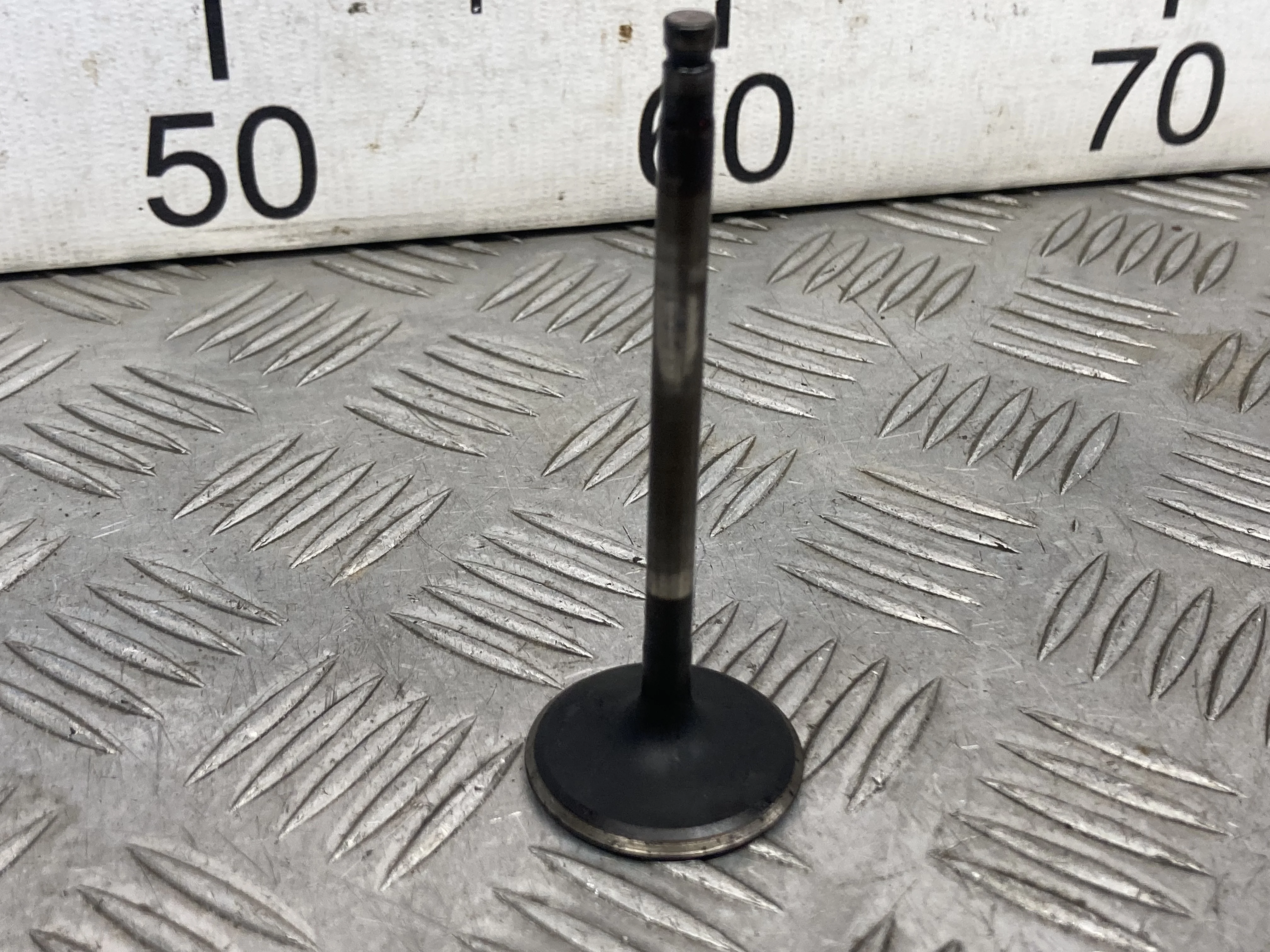 [ЧАСТЬ Б/У] Головка блока цилиндров правая (3.7 24V) Infiniti - Клапан впускной [Код: 00361110 ]