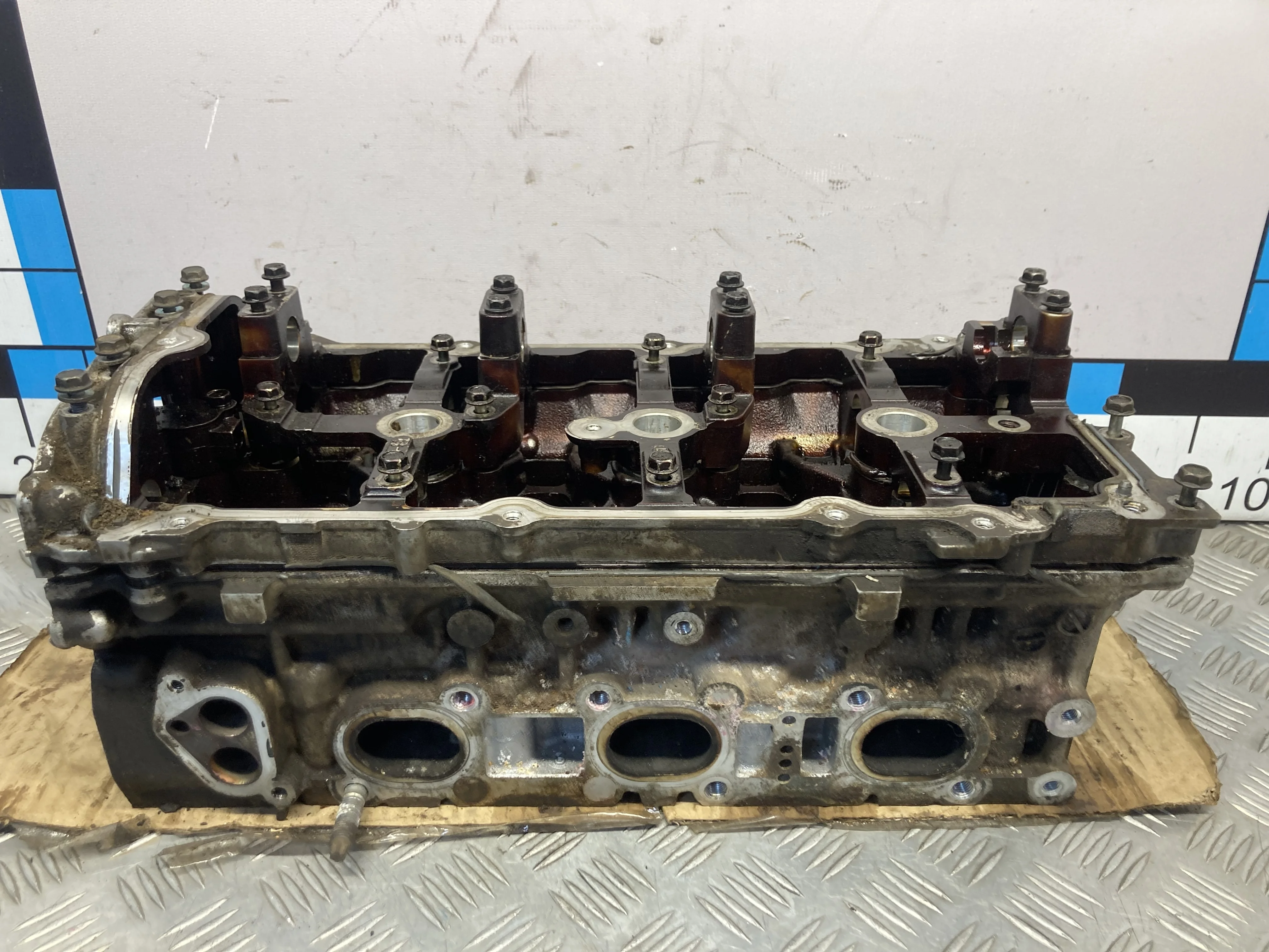 [ЧАСТЬ Б/У] ЧАСТЬ Головка блока левая [Код: 00360520 ]