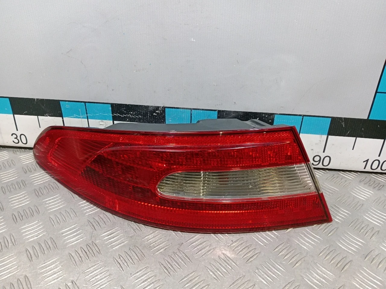 [Б/У] Фонарь задний наружный левый Jaguar XF [Код: 00525302 ]