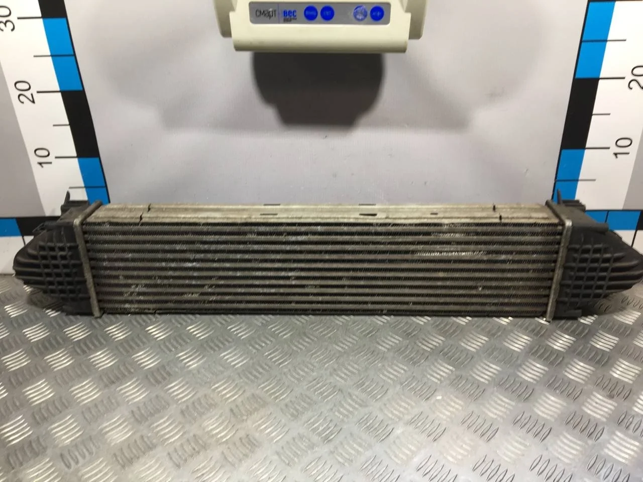 [Б/У] Интеркулер - (Состояние: обломаны 2 крепления) [Незначительные дефекты] [Код: 00571865 ]