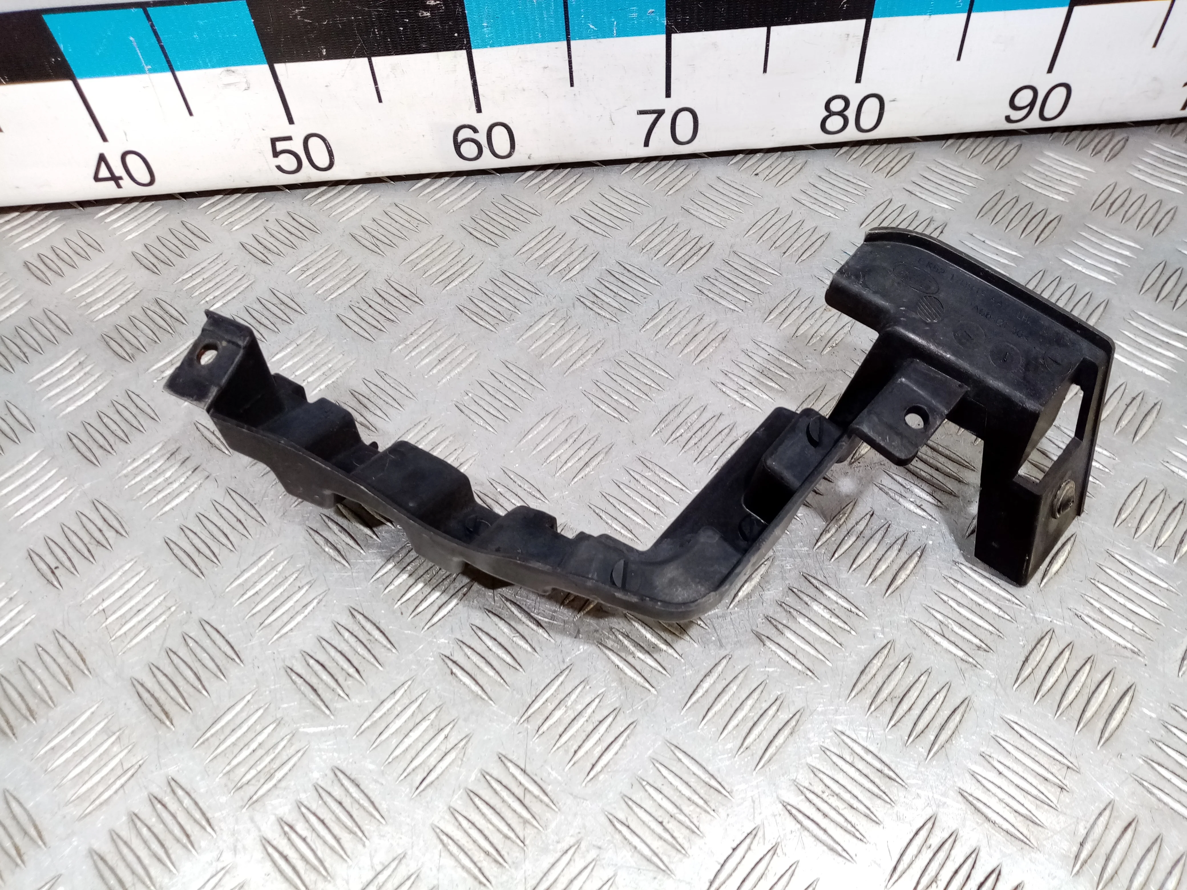 [Б/У] Кронштейн заднего бампера левый [Код: 00450620 ]