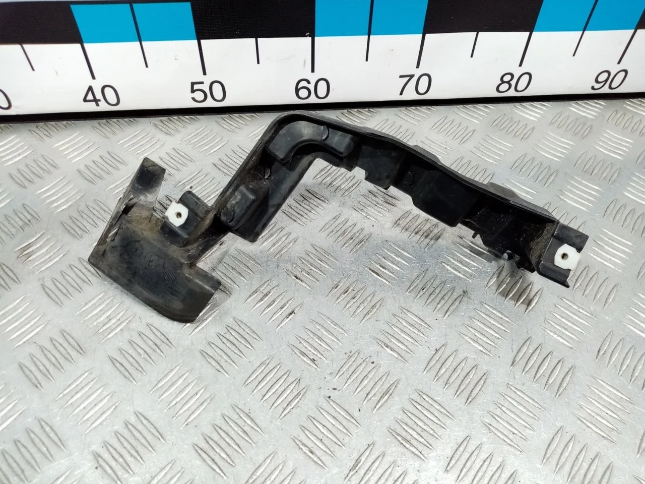 [Б/У] Кронштейн заднего бампера левый [Код: 00614696 ]