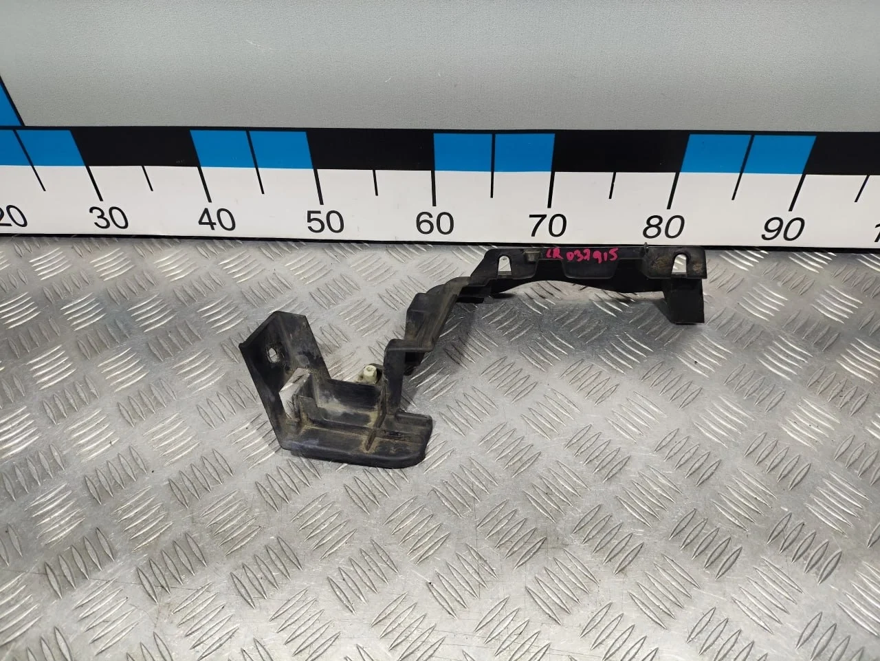 [Б/У] Кронштейн заднего бампера правый [Код: 00619670 ]