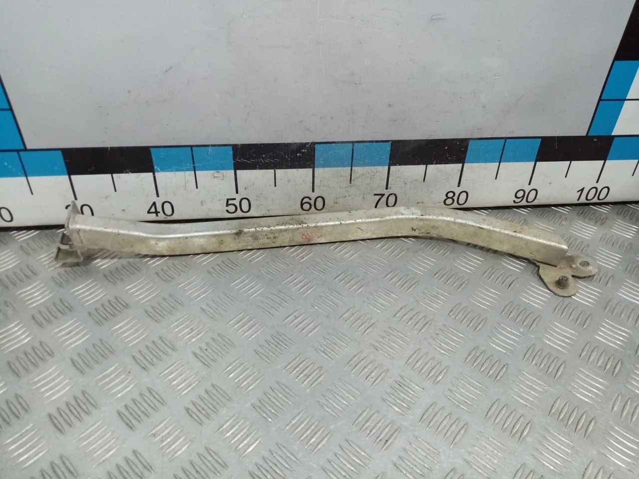 [Б/У] Кронштейн защиты картера правый [Код: 00608968 ]