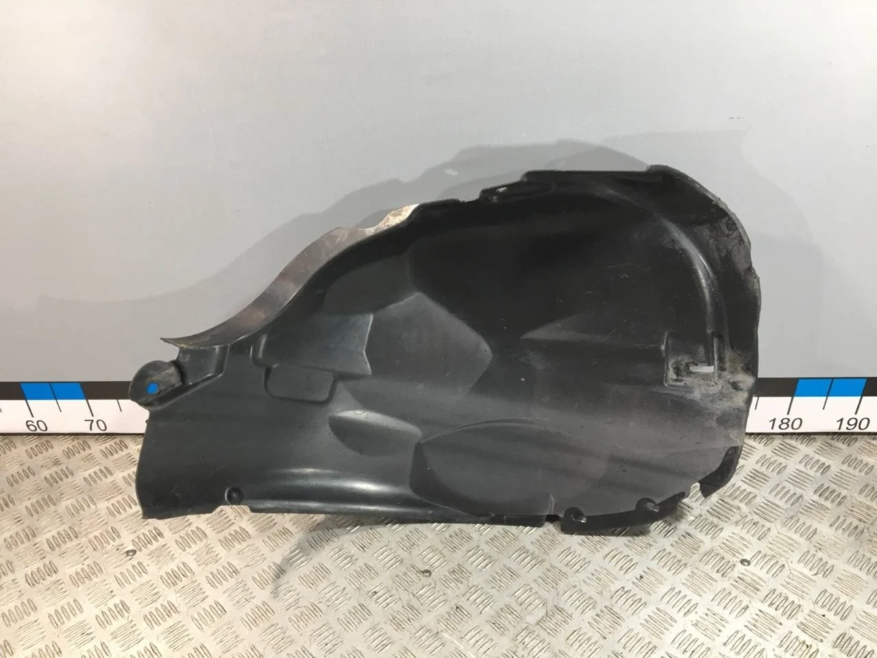 [Б/У] Локер передний правый задняя часть [Код: 00620281 ]