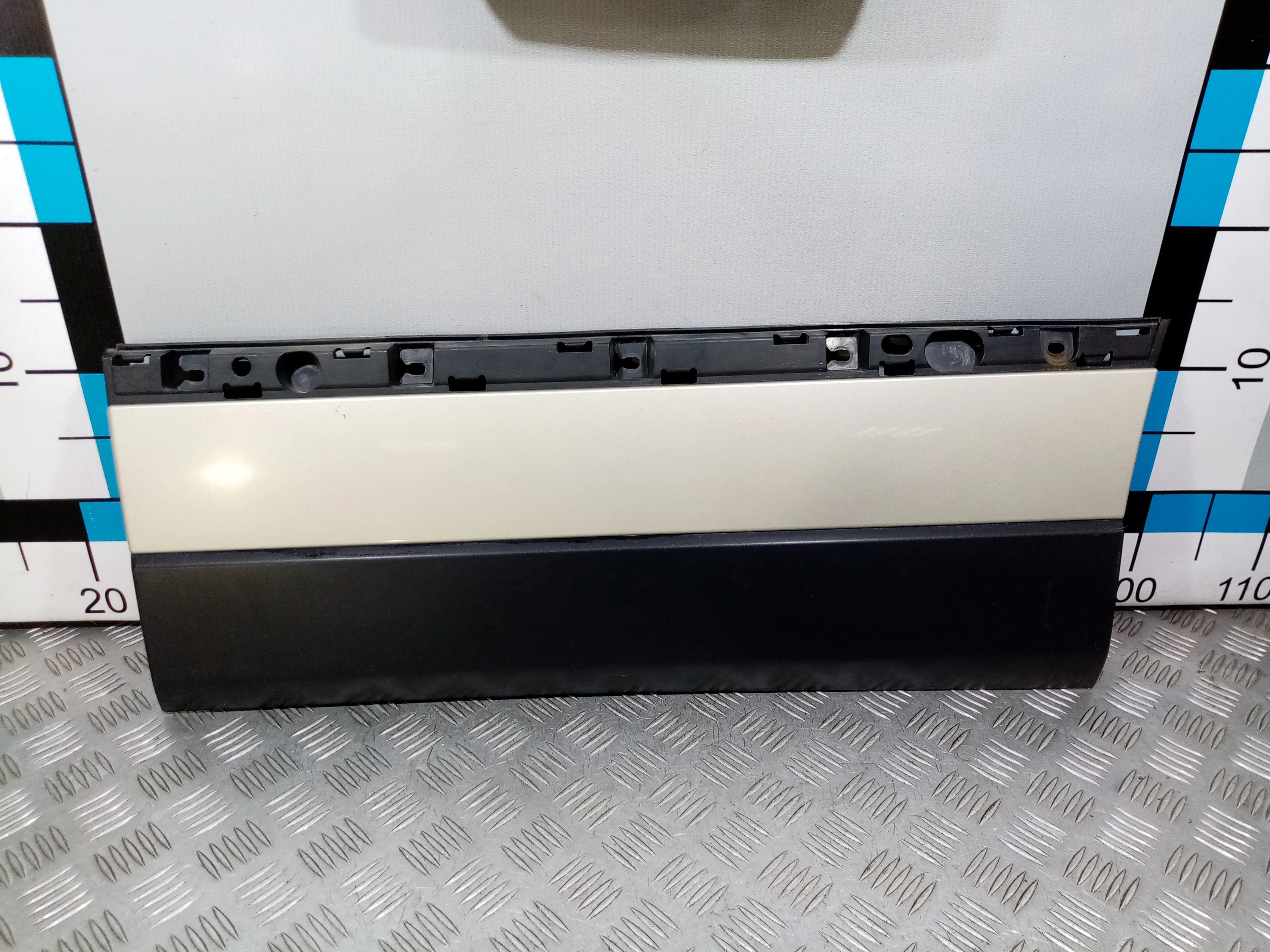 [Б/У] Накладка двери задней левой [Код: 00450591 ]