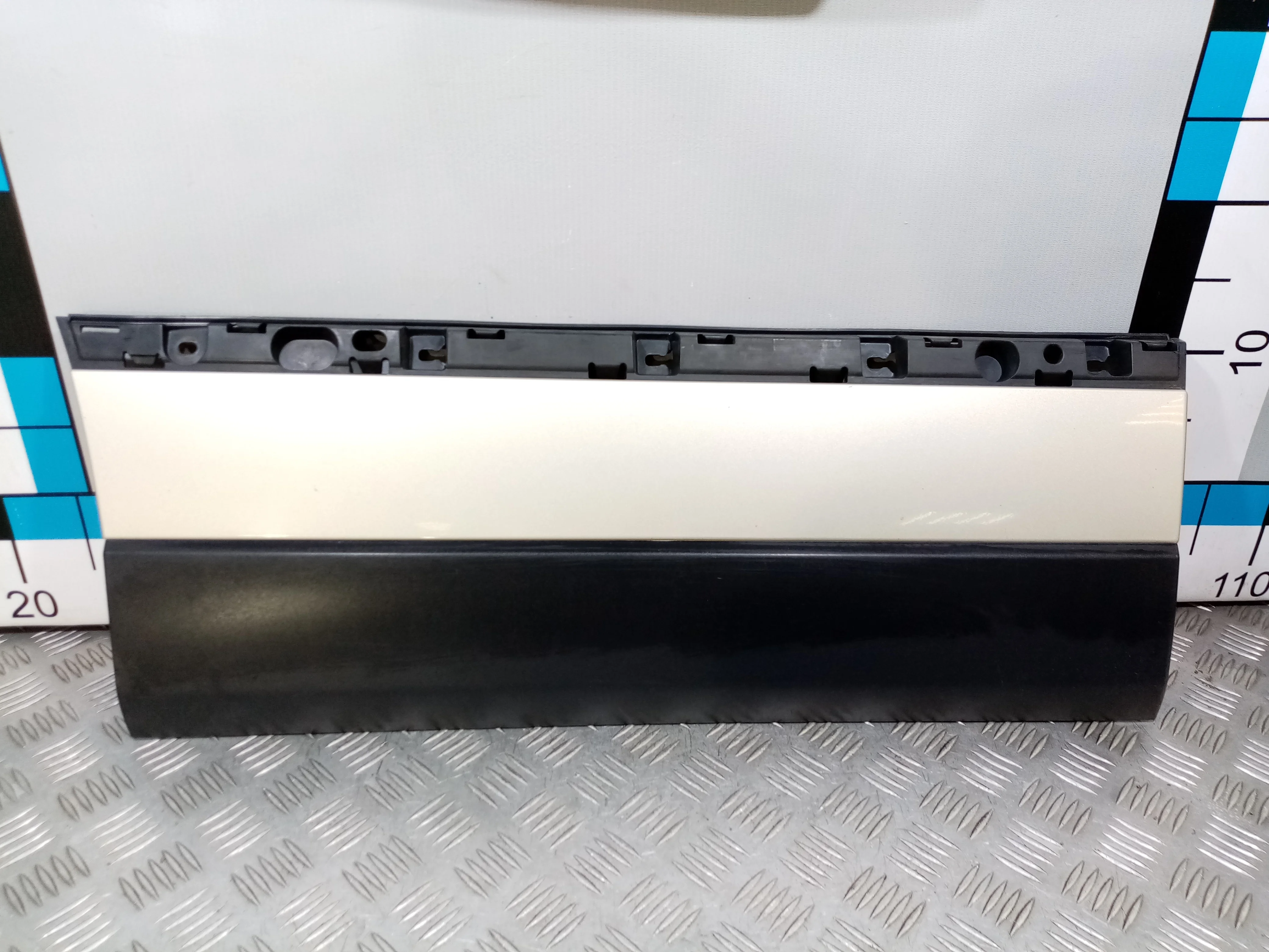 [Б/У] Накладка двери задней правой [Код: 00450590 ]