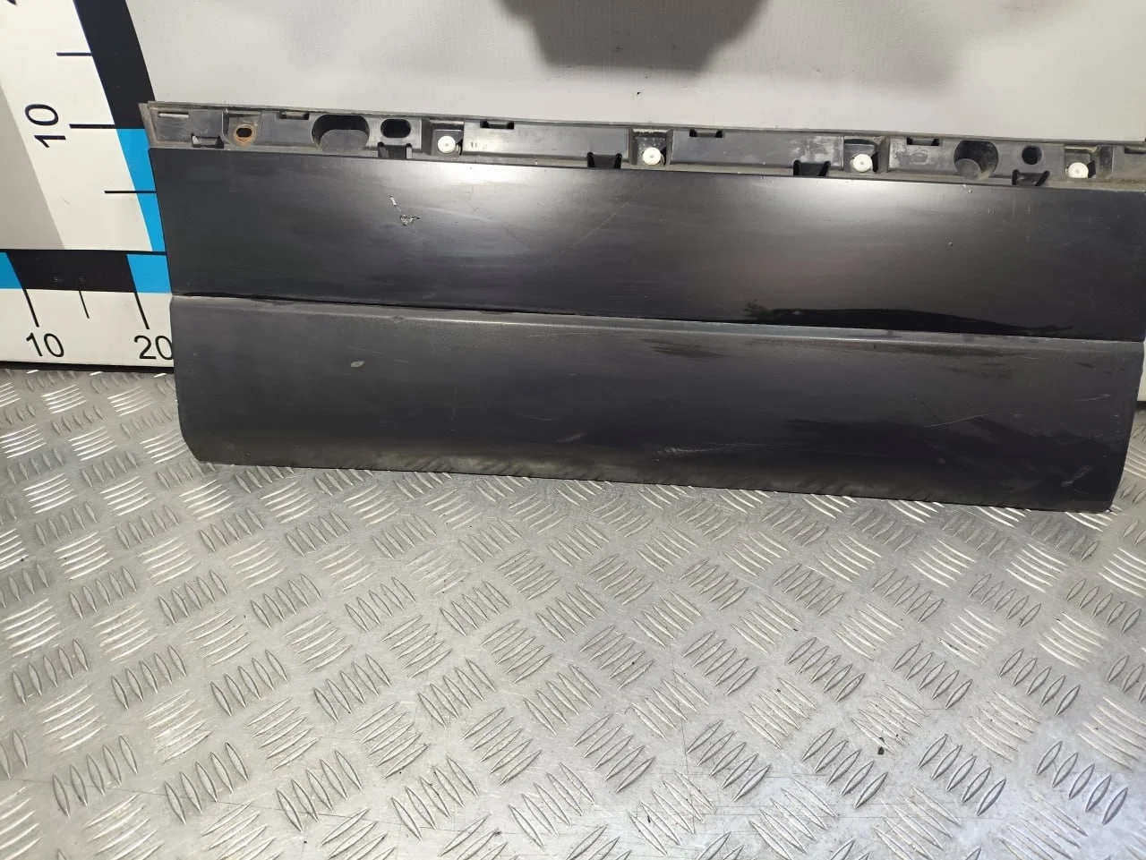 [Б/У] Накладка двери задней правой - Скол и царапины на пластике [ХОРОШЕЕ] [Код: 00603753 ]